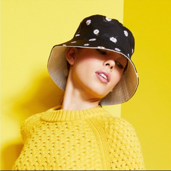 Alice & Olivia Reversible Bucket Hat NWT - Picture 1 of 7